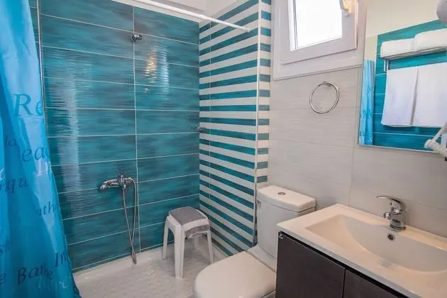 Deluxe Tek Büyük veya İki Ayrı Yataklı Oda, Kısmi Deniz Manzaralı