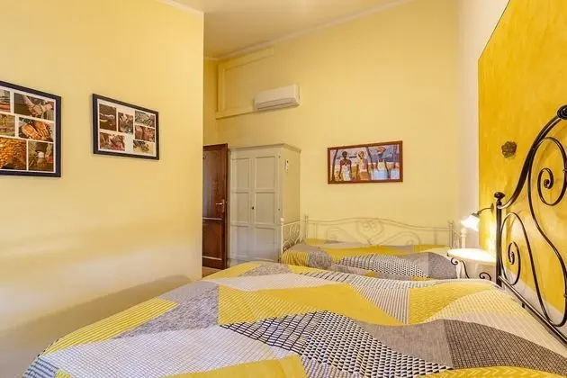 Family Apart Daire, Birden Çok Yatak, Bahçeli (Mustard apt. with shared pool)