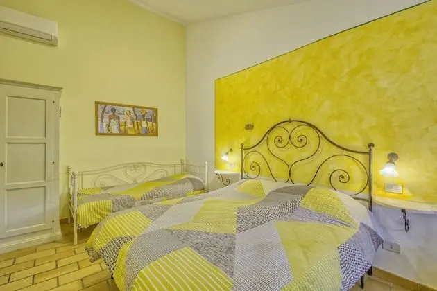 Family Apart Daire, Birden Çok Yatak, Bahçeli (Mustard apt. with shared pool)