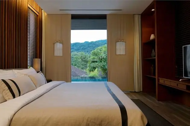 1-Bedroom Suite with Private Pool
