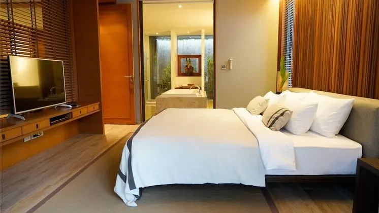 1-Bedroom Suite with Private Pool