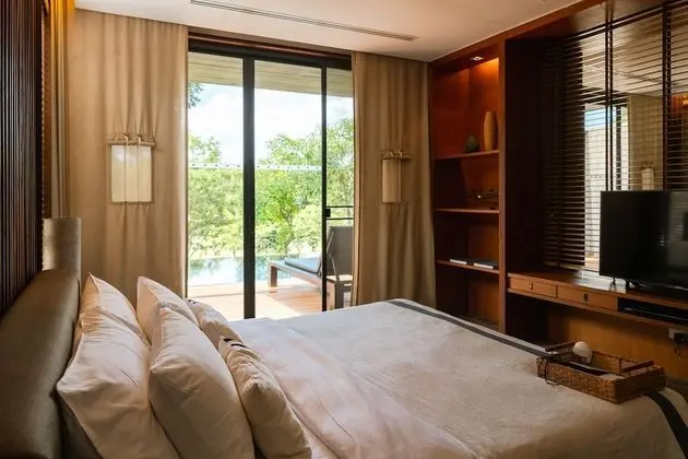 1-Bedroom Suite with Private Pool