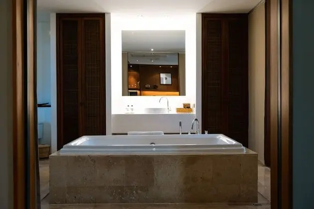 1-Bedroom Suite with Private Pool
