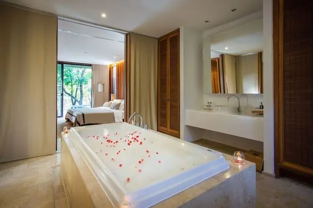 1-Bedroom Suite with Private Pool