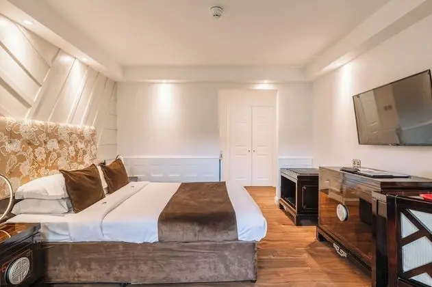 Basic Tek Büyük Yataklı Oda