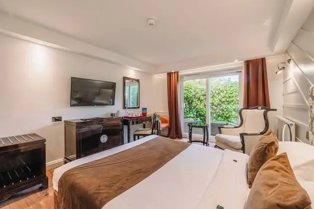 Basic Tek Büyük Yataklı Oda