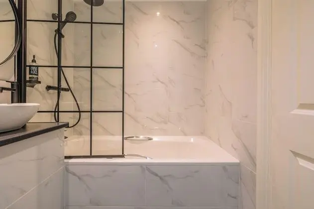 Basic Tek Büyük Yataklı Oda