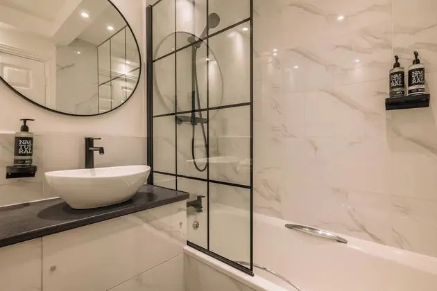 Basic Tek Büyük Yataklı Oda