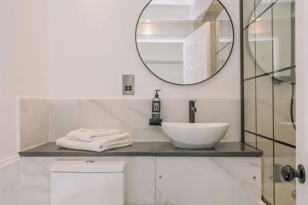 Basic Tek Büyük Yataklı Oda