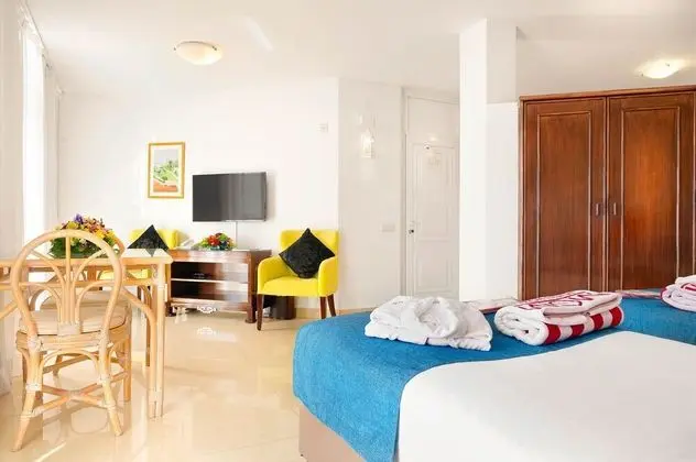 Deluxe Room, Terrace Sea or Pool View ( 2 Pax)