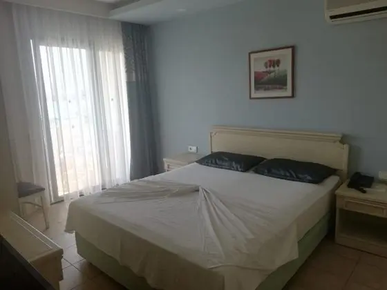 Yandan Deniz Manzaralı Çift Kişilik Tek Kişi Kullanım