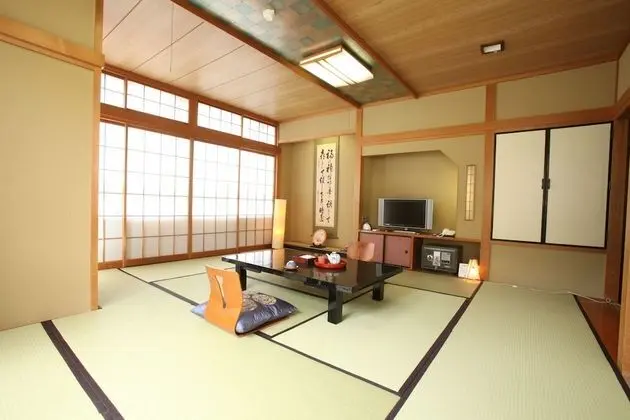 Traditional Oda, Sigara İçilmez, Ortak Banyo (Standard Japanese Style)