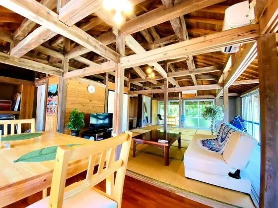 Ev (Private Vacation)