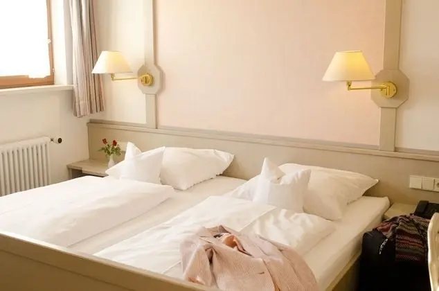 Classic Tek Büyük Yataklı Oda