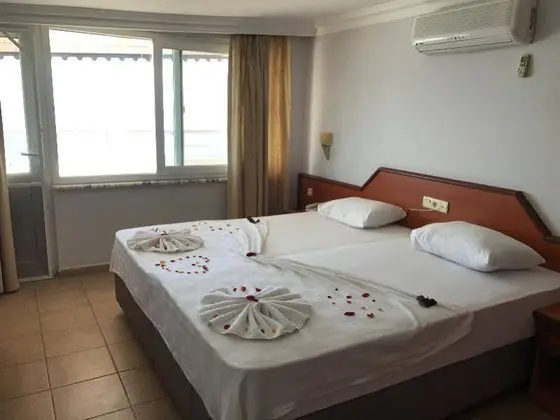 Deniz Manzaralı 1 Çift Kişilik Yatak