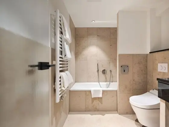 M Single Room