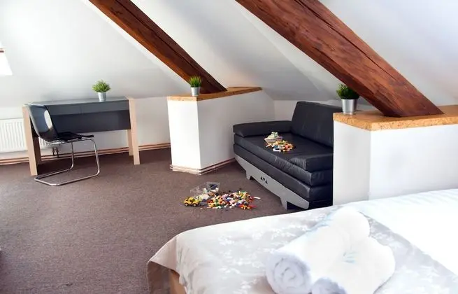 Family Tek Büyük Yataklı Oda