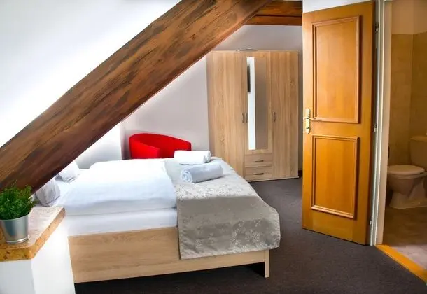 Family Tek Büyük Yataklı Oda