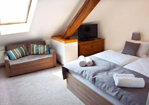 Family Tek Büyük Yataklı Oda