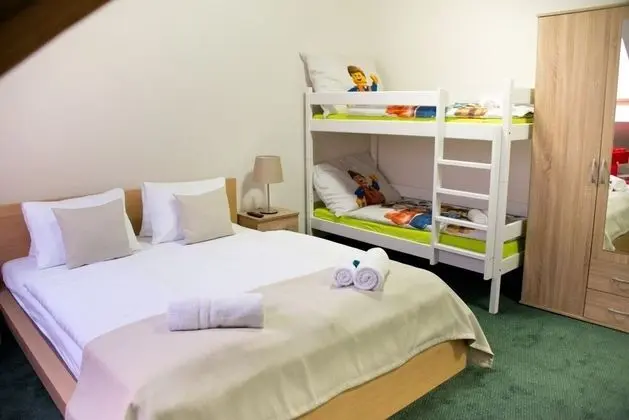 Family Tek Büyük Yataklı Oda