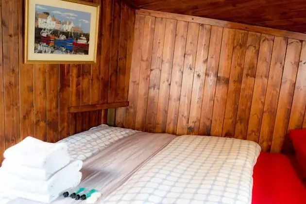 Tek Büyük Yataklı Oda, Ortak Banyo (Outside Cabin)