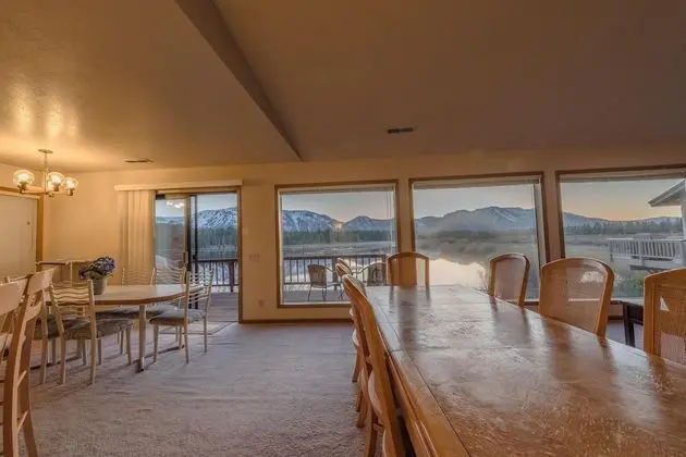 Ev, Birden Çok Yatak (MV1: Mount Tallac Estate 010630)
