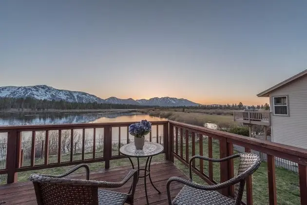 Ev, Birden Çok Yatak (MV1: Mount Tallac Estate 010630)