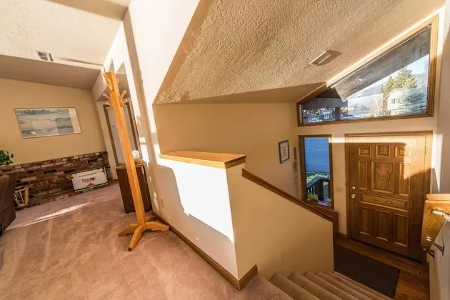 Ev, Birden Çok Yatak (MV1: Mount Tallac Estate 010630)