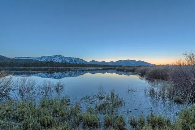 Ev, Birden Çok Yatak (MV1: Mount Tallac Estate 010630)