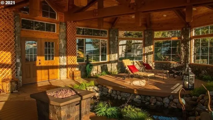 Ev, Birden Çok Yatak (MV28: Gold Beach Oceanfront Estate)