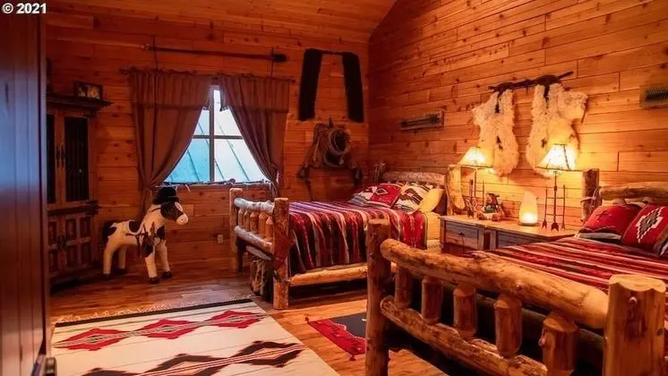 Ev, Birden Çok Yatak (MV28: Gold Beach Oceanfront Estate)