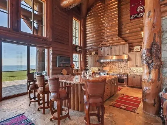 Ev, Birden Çok Yatak (MV28: Gold Beach Oceanfront Estate)