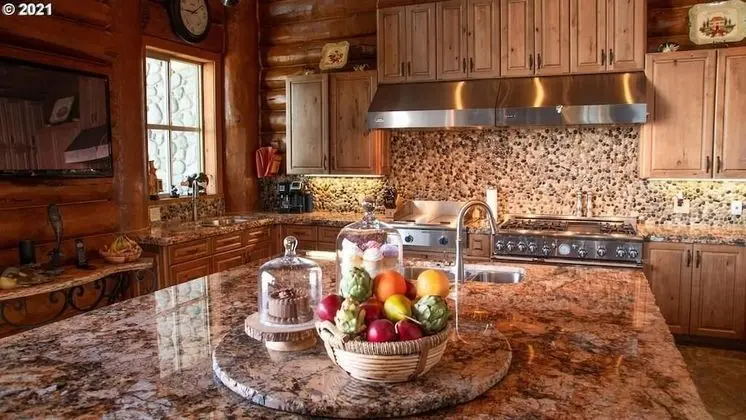 Ev, Birden Çok Yatak (MV28: Gold Beach Oceanfront Estate)