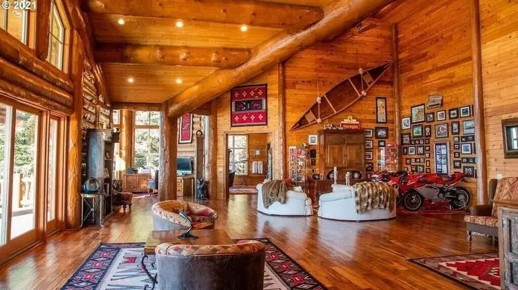 Ev, Birden Çok Yatak (MV28: Gold Beach Oceanfront Estate)