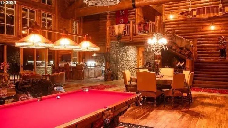 Ev, Birden Çok Yatak (MV28: Gold Beach Oceanfront Estate)