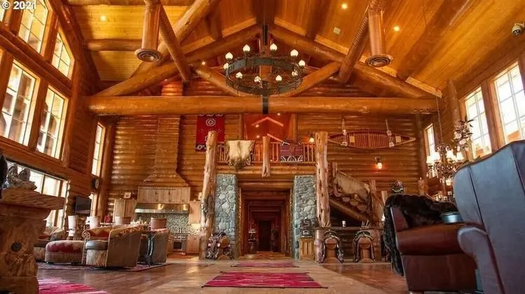 Ev, Birden Çok Yatak (MV28: Gold Beach Oceanfront Estate)