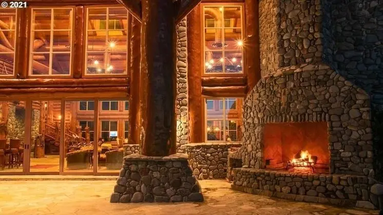 Ev, Birden Çok Yatak (MV28: Gold Beach Oceanfront Estate)