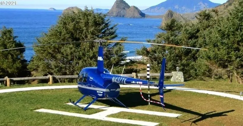 Ev, Birden Çok Yatak (MV28: Gold Beach Oceanfront Estate)