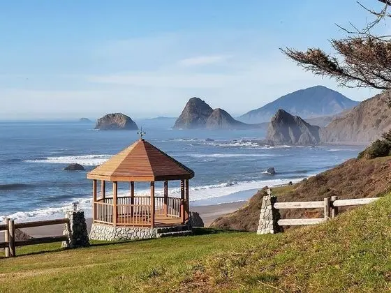 Ev, Birden Çok Yatak (MV28: Gold Beach Oceanfront Estate)