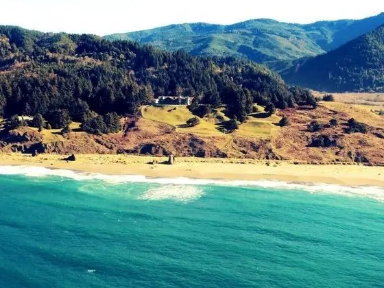 Ev, Birden Çok Yatak (MV28: Gold Beach Oceanfront Estate)