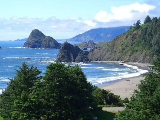 Ev, Birden Çok Yatak (MV28: Gold Beach Oceanfront Estate)