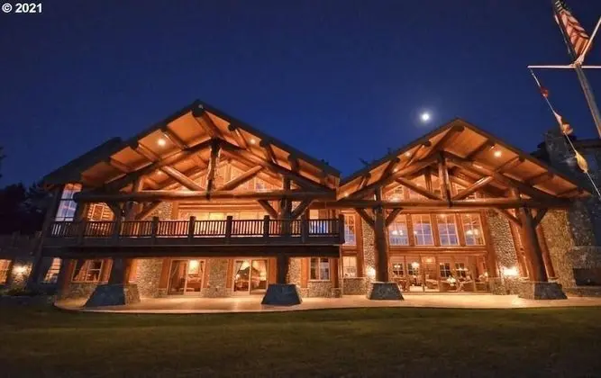 Ev, Birden Çok Yatak (MV28: Gold Beach Oceanfront Estate)