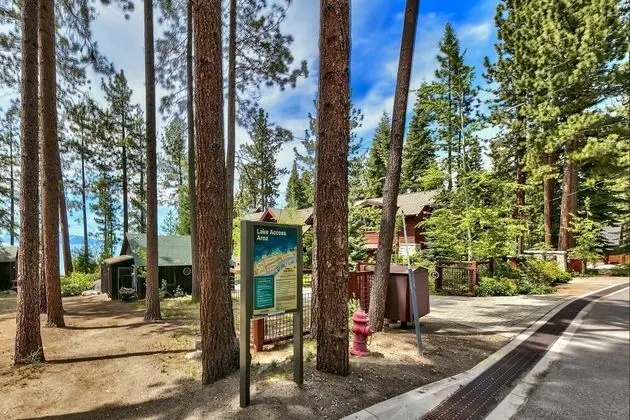 Ev, Birden Çok Yatak (MV49: Historical Miners Lake Tahoe La)