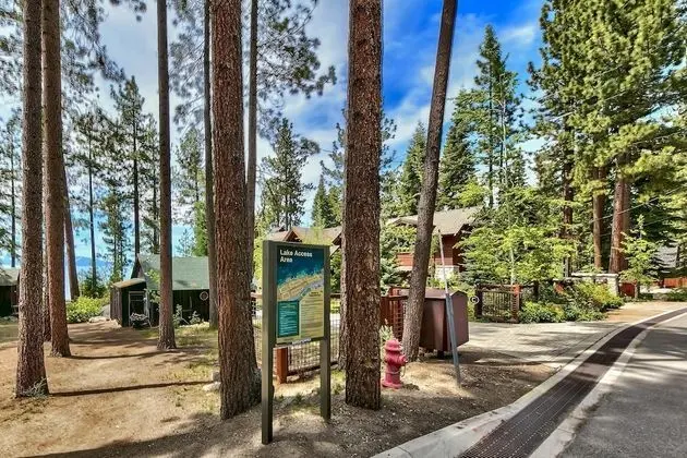 Ev, Birden Çok Yatak (MV49: Historical Miners Lake Tahoe La)