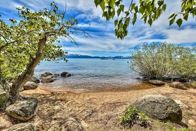 Ev, Birden Çok Yatak (MV49: Historical Miners Lake Tahoe La)
