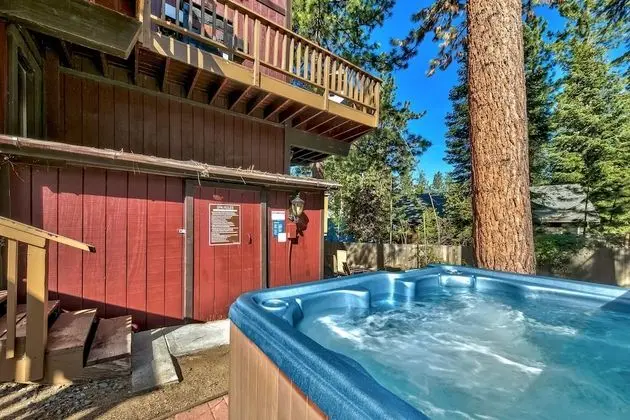Ev, Birden Çok Yatak (MV49: Historical Miners Lake Tahoe La)
