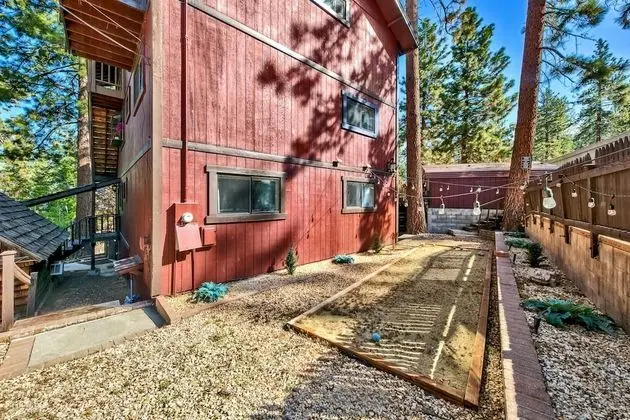 Ev, Birden Çok Yatak (MV49: Historical Miners Lake Tahoe La)
