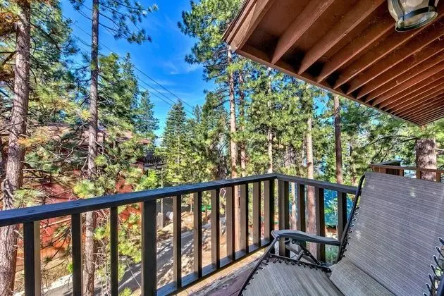 Ev, Birden Çok Yatak (MV49: Historical Miners Lake Tahoe La)