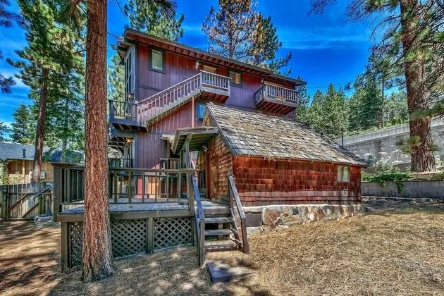 Ev, Birden Çok Yatak (MV49: Historical Miners Lake Tahoe La)