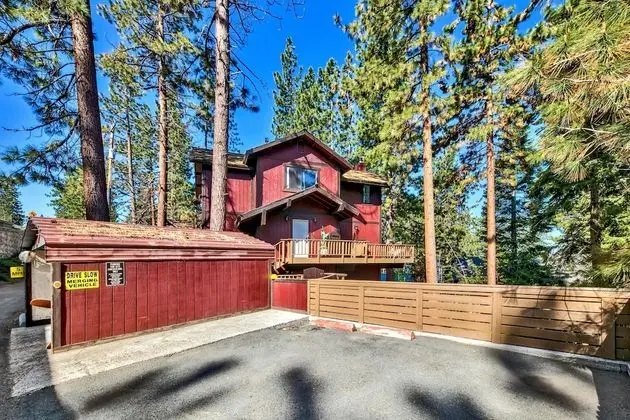 Ev, Birden Çok Yatak (MV49: Historical Miners Lake Tahoe La)